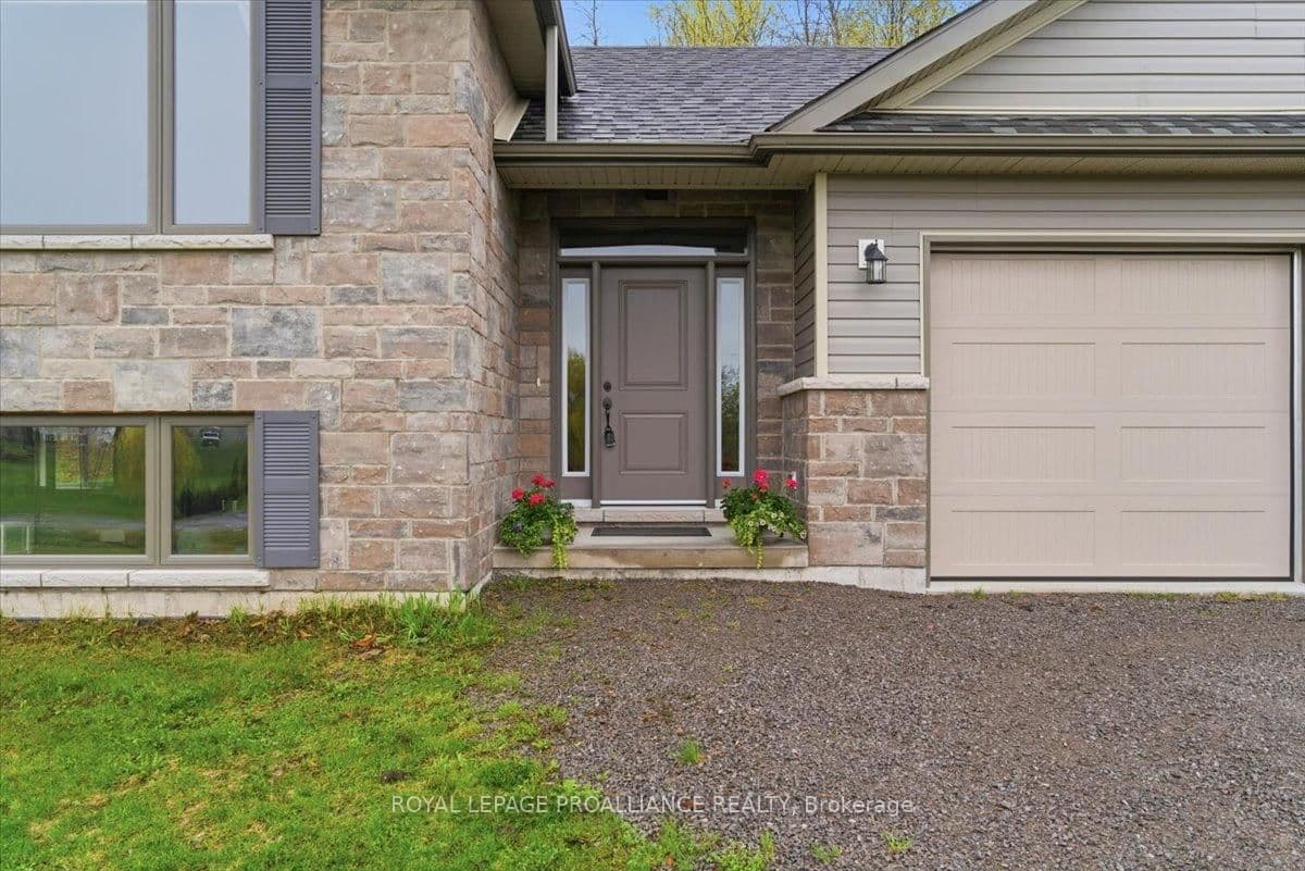 70 Livingwood Crescent, Madoc, ON — photo 3
