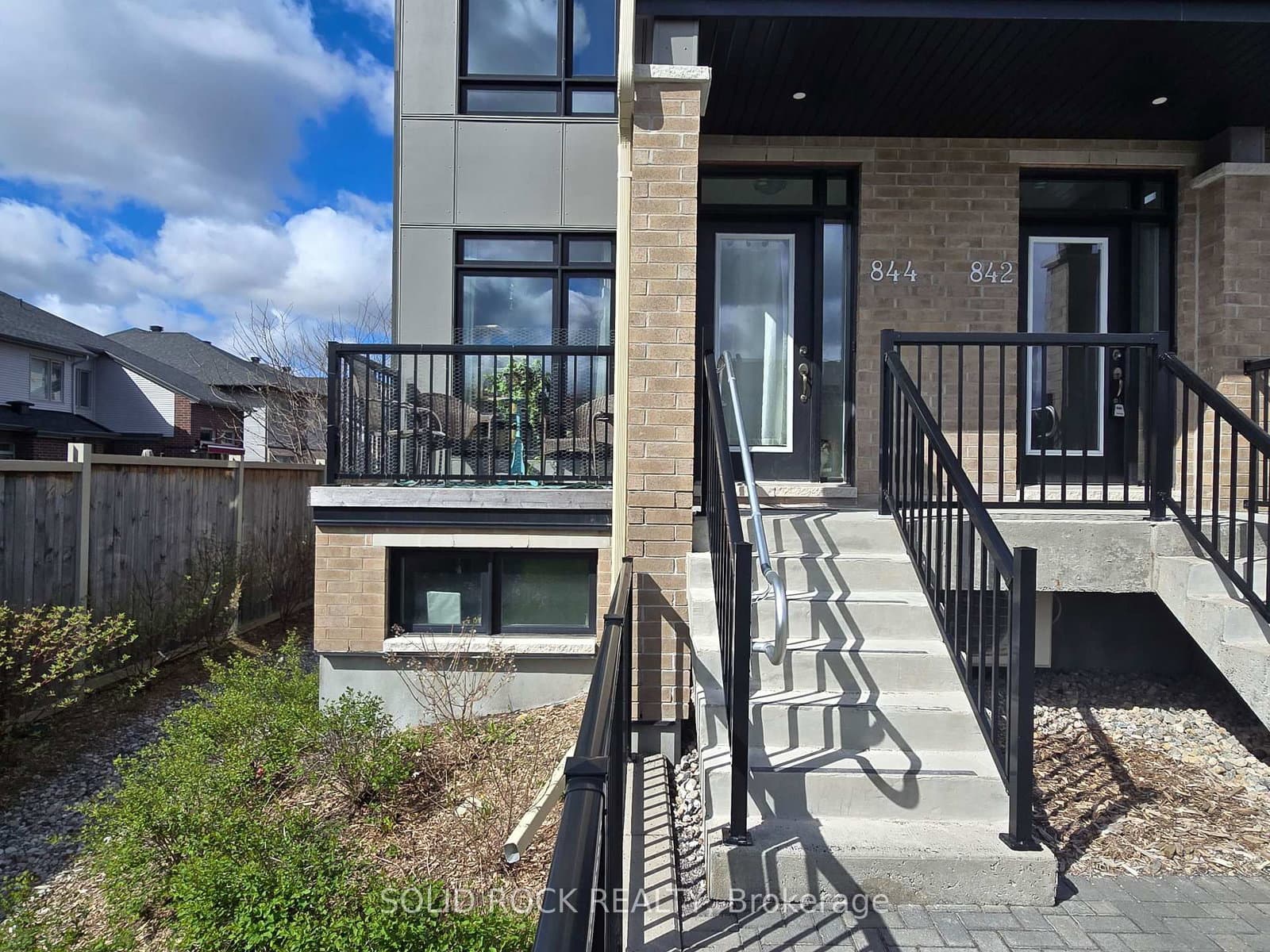 844 Ralph Hennessy Avenue, Ottawa, ON — photo 2