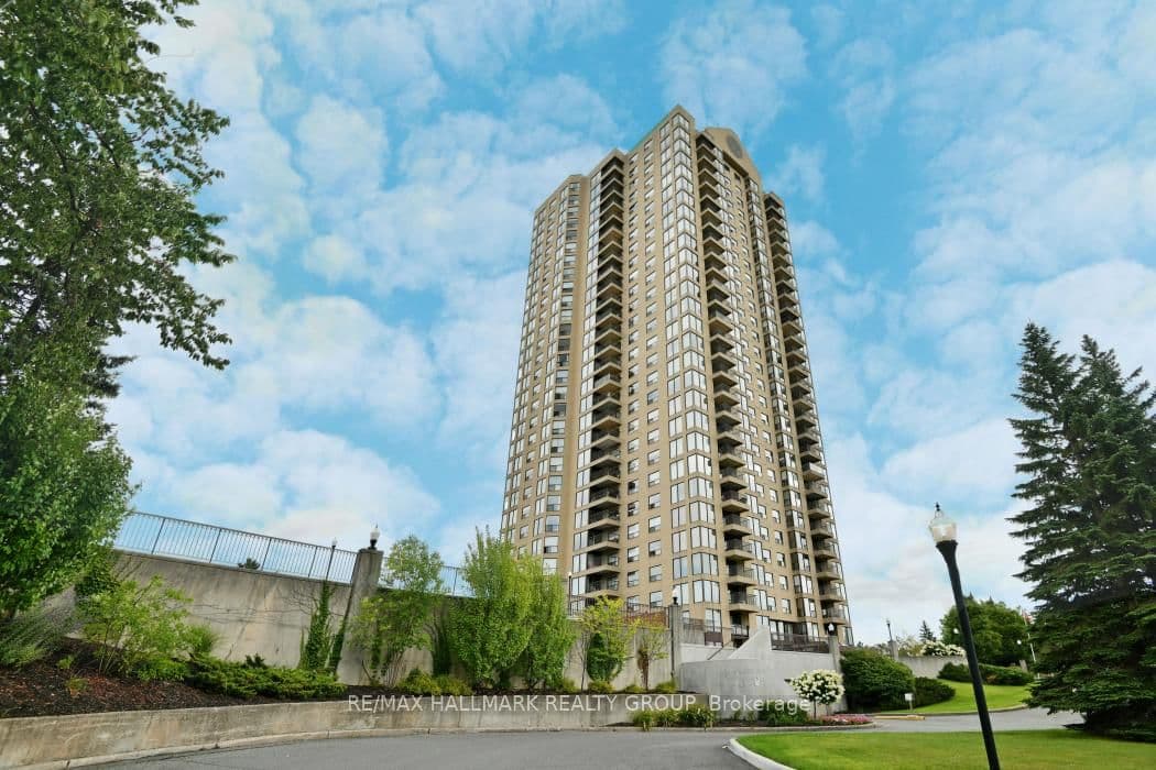 207 - 545 St Laurent Boulevard, Ottawa, ON