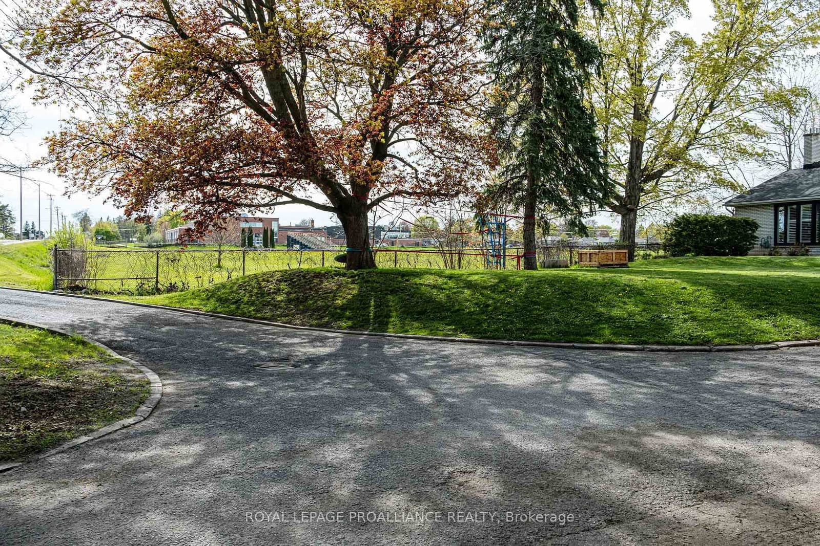 306 Dundas Street, Quinte West, ON — photo 2
