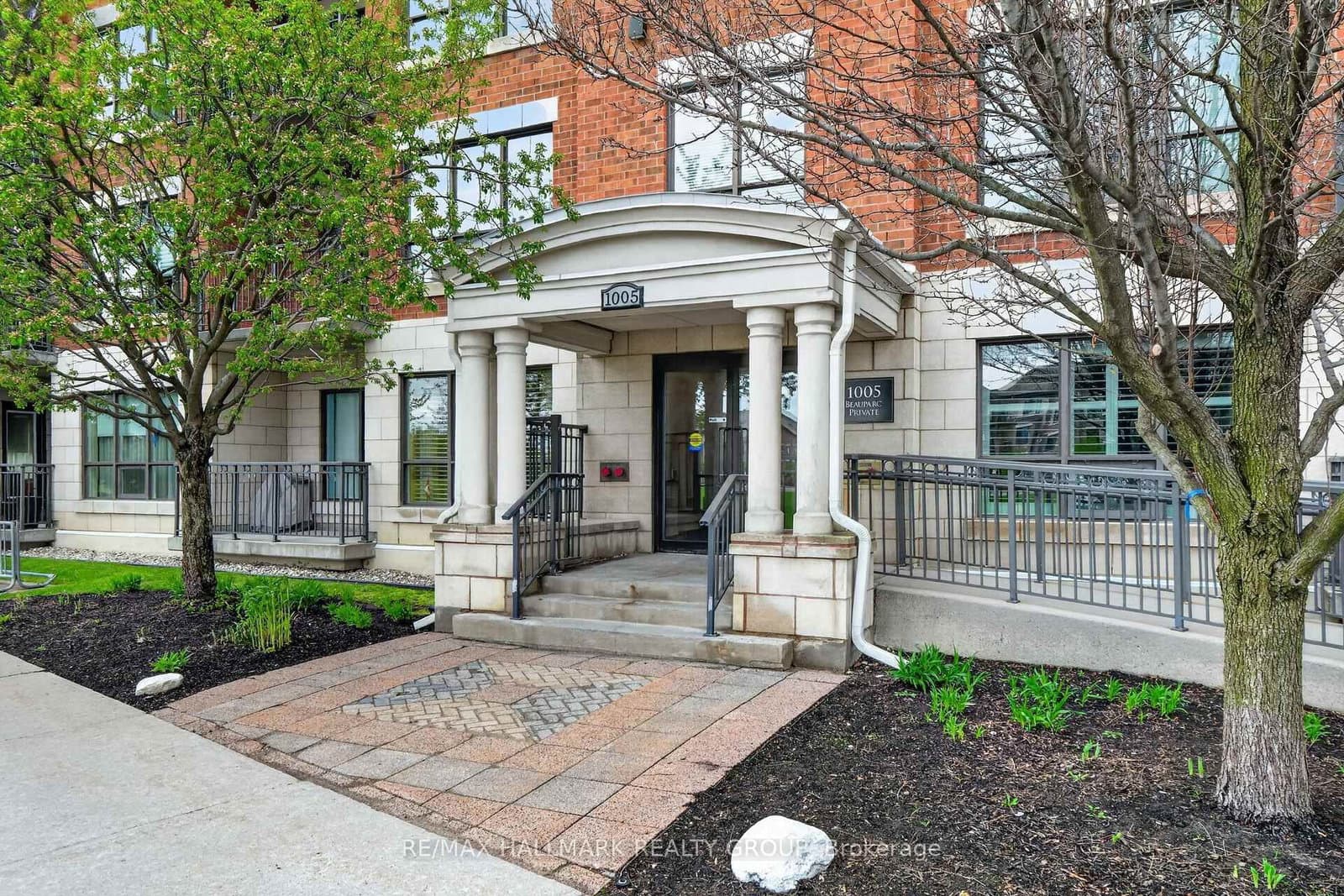 301 - 1005 Beauparc Private, Ottawa, ON — photo 2