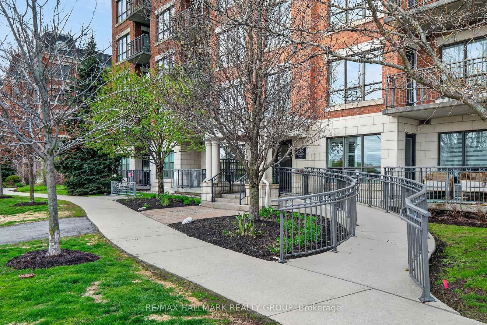 301 - 1005 Beauparc Private, Ottawa, ON — photo 3
