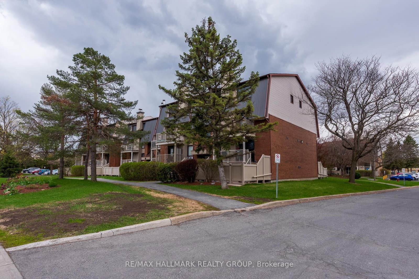 8 - 49 Sherway Drive, Ottawa, ON — photo 2
