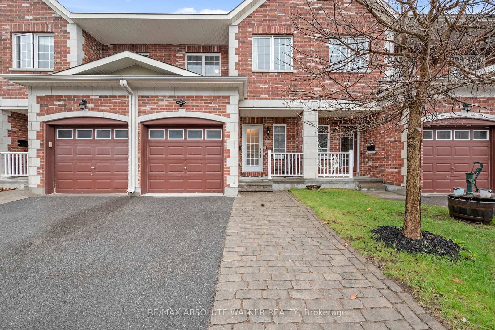 33 Dundalk Private, Ottawa, ON — photo 2