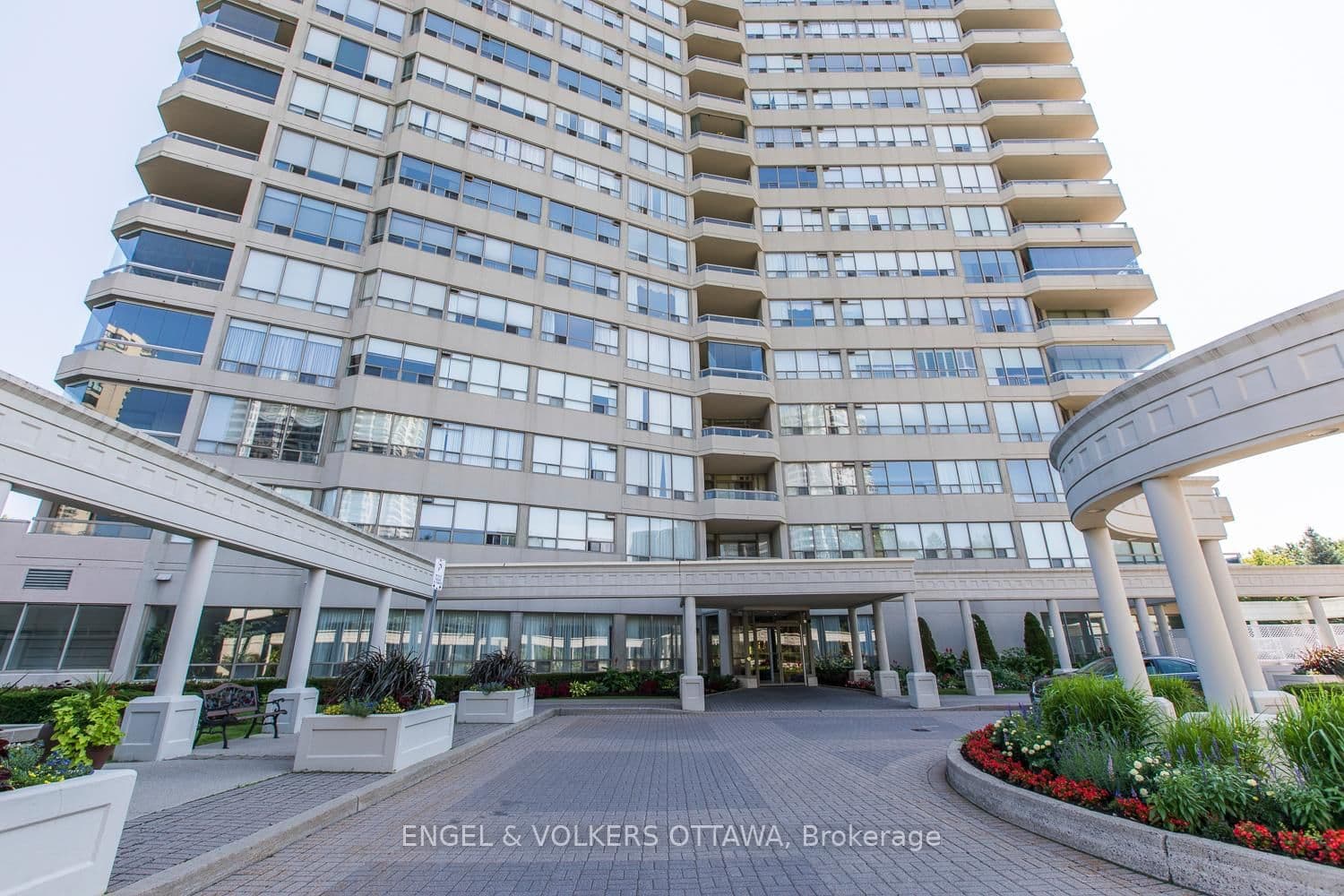 802 - 1480 Riverside Drive, Ottawa, ON — photo 2
