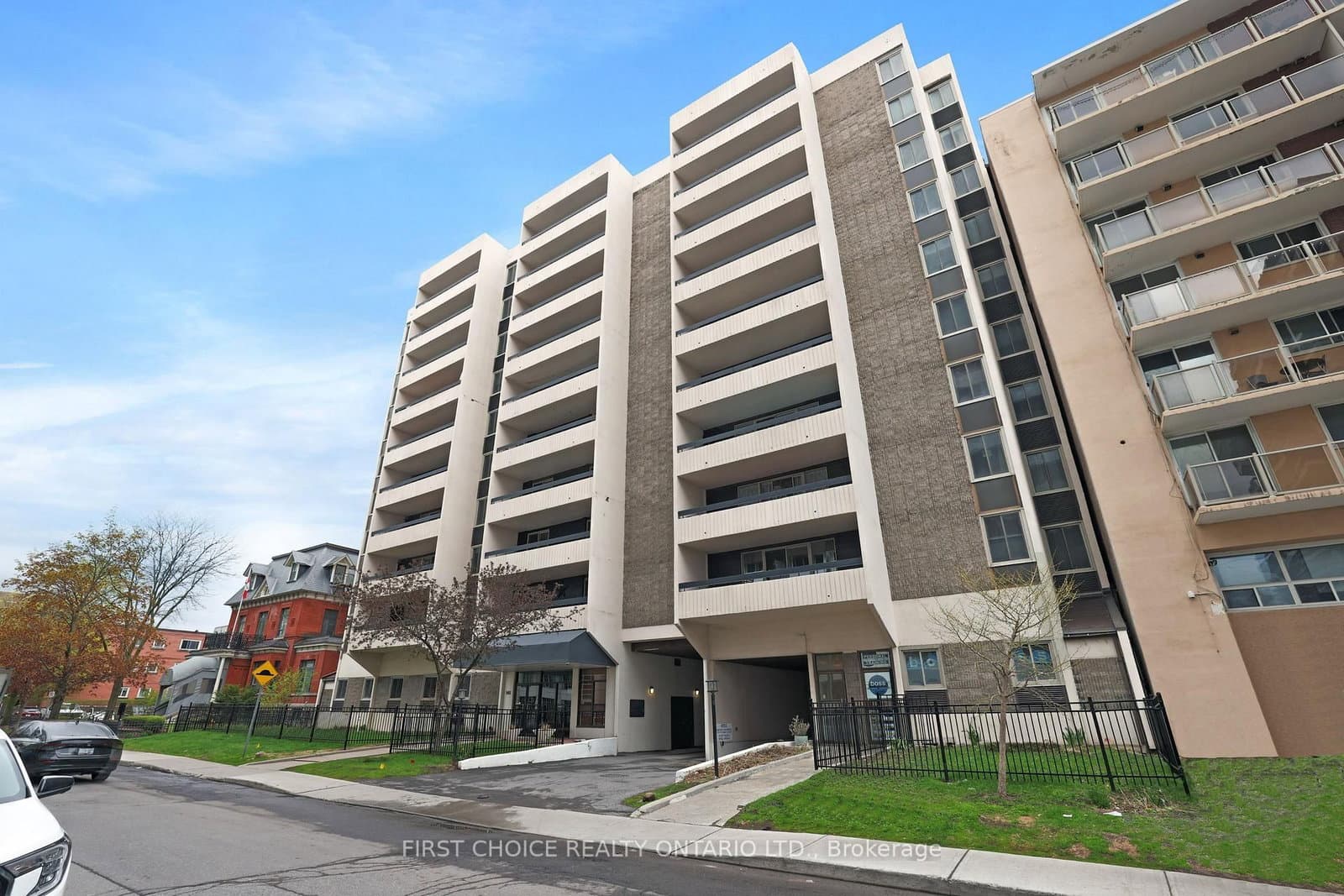 703 - 141 Somerset Street, Ottawa, ON — photo 3
