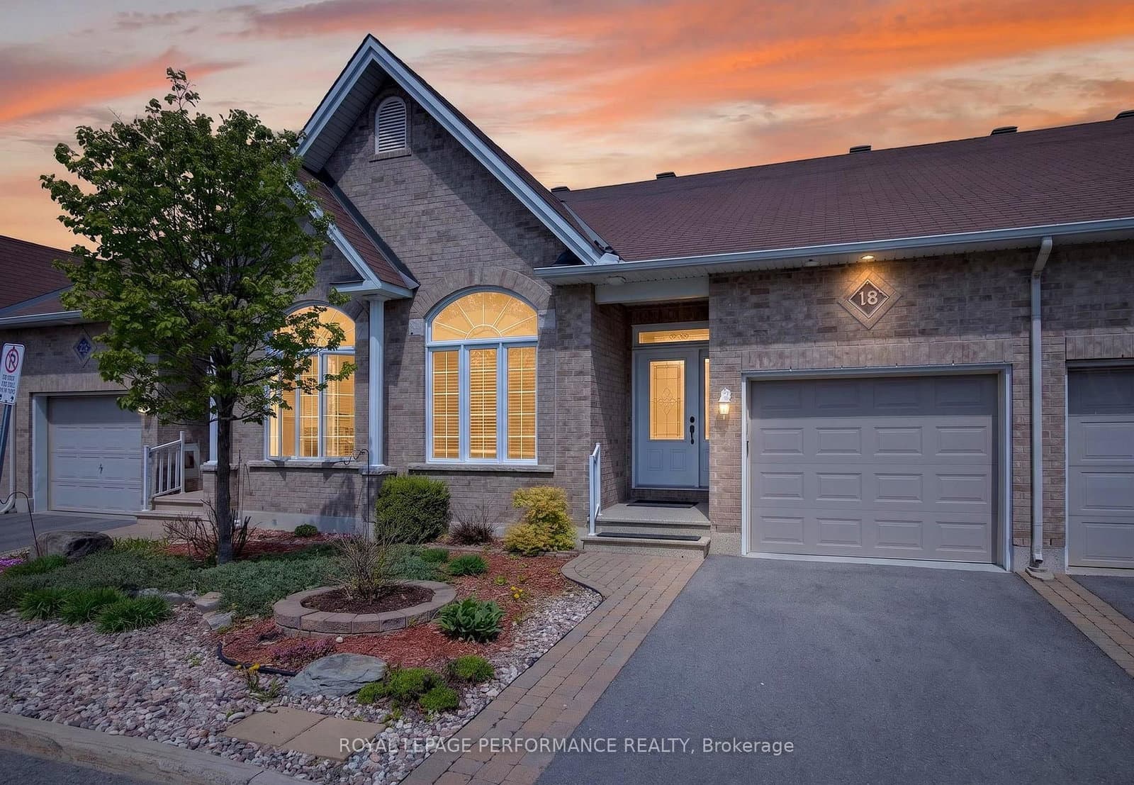 18 Chapelier Private, Orleans, ON