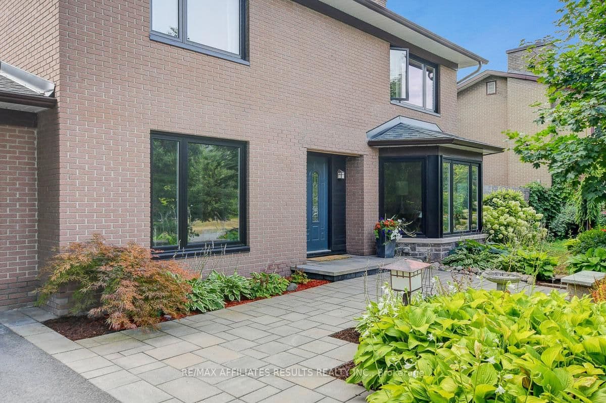 5 Tiffany Crescent, Kanata, ON — photo 2