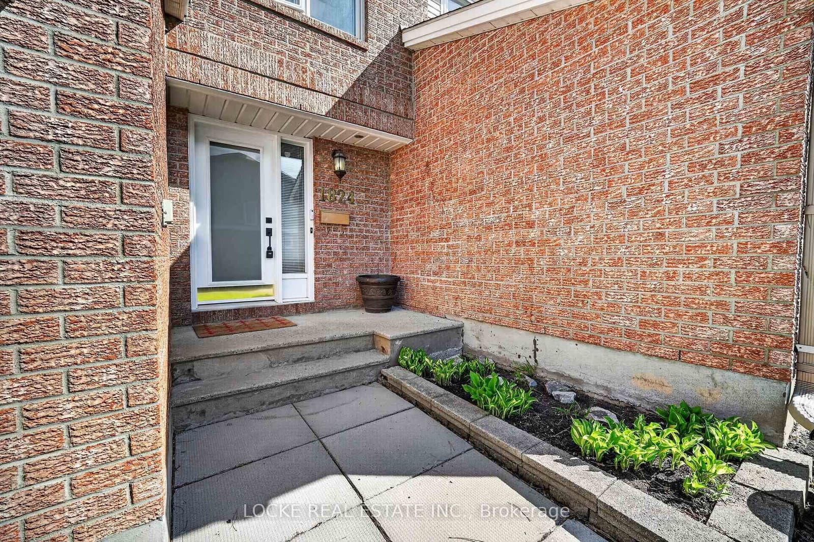 1824 Summerfields Crescent, Ottawa, ON — photo 2