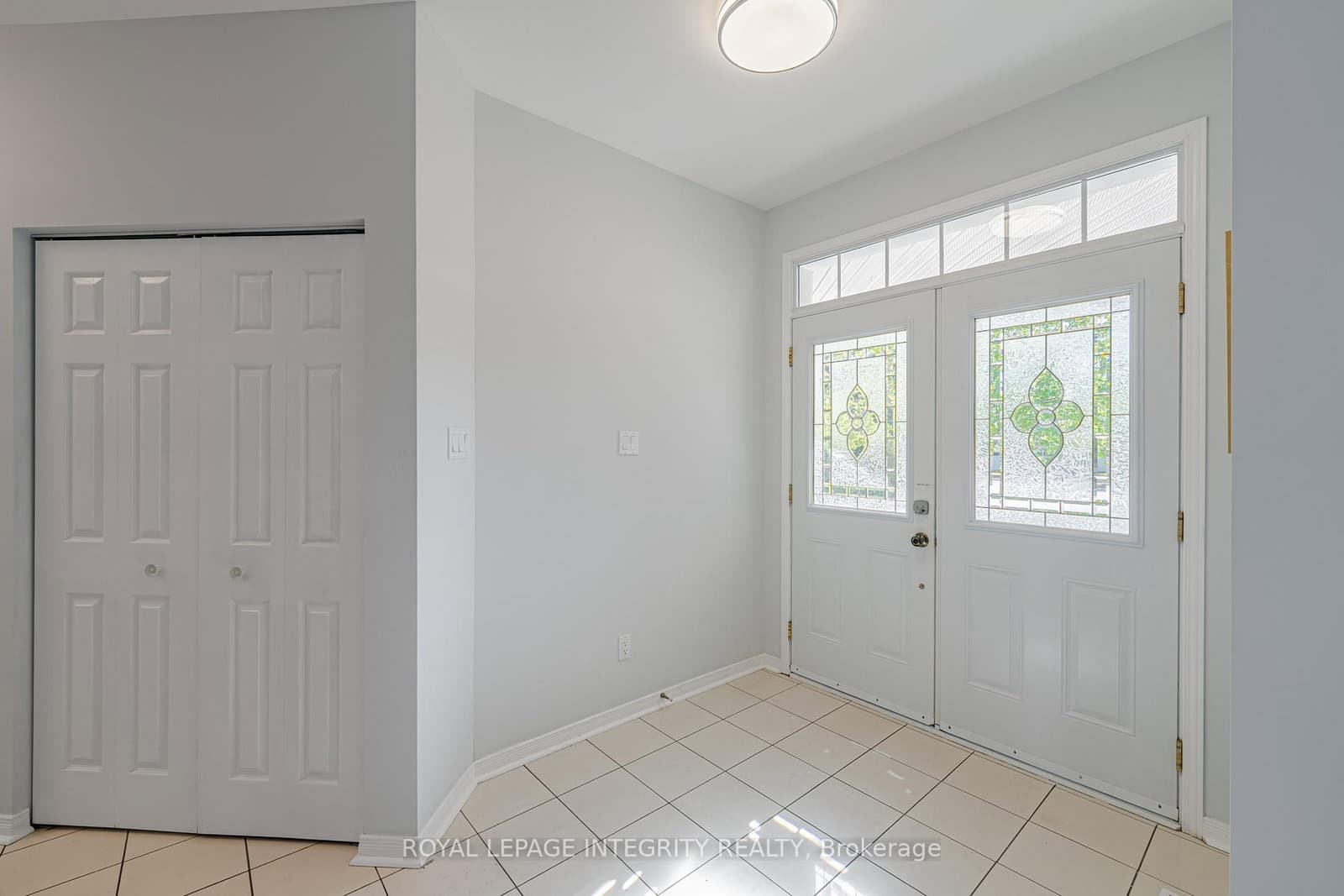 102 WHITESTONE Drive, Ottawa, ON — photo 2