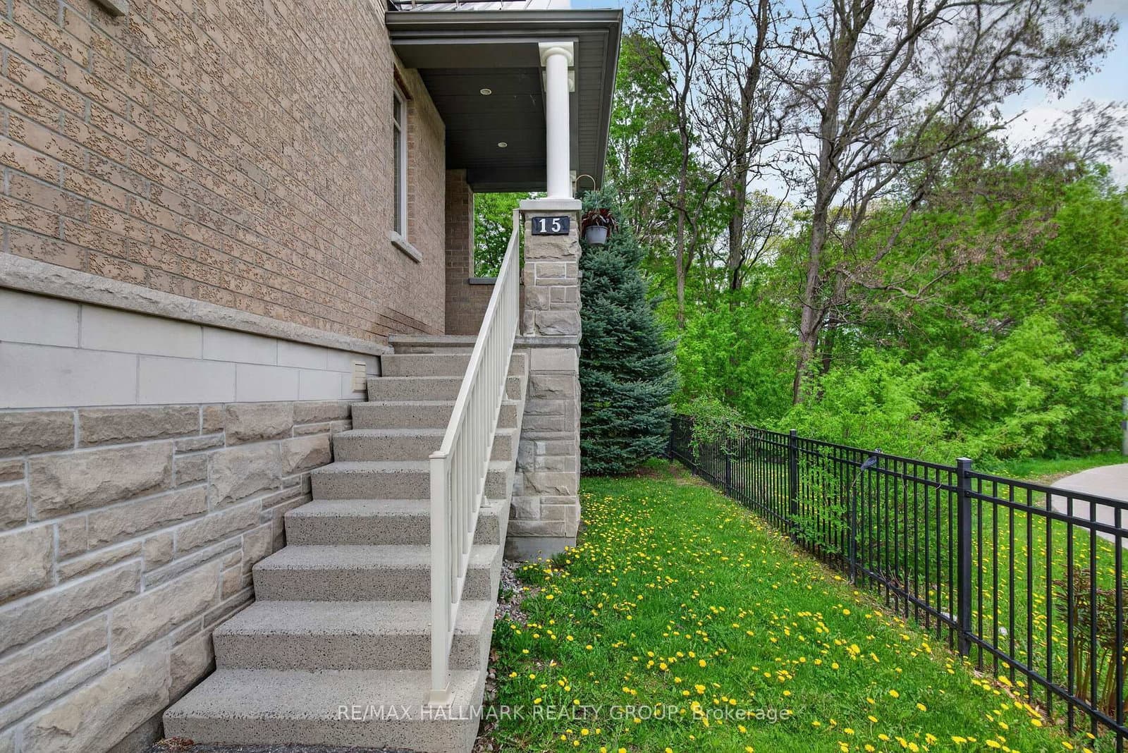 14 - 15 Tadley Private, Ottawa, ON — photo 2