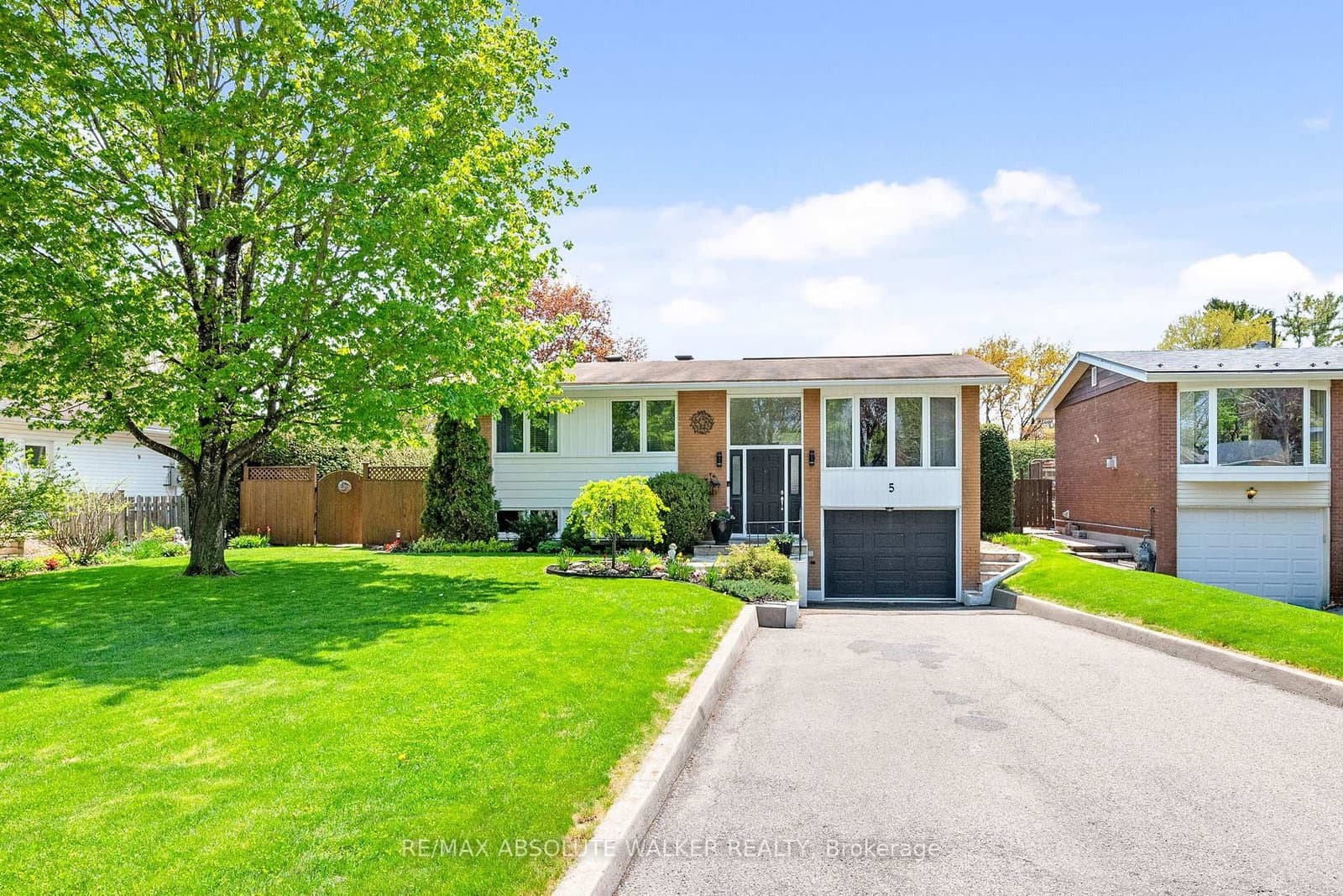 5 West Herrington Court, Ottawa, ON — photo 2