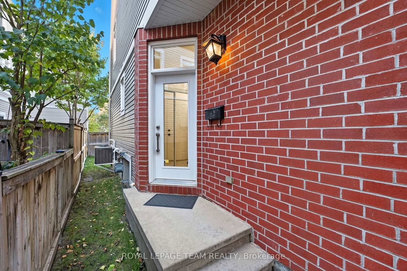 1512 Clementine Boulevard, Ottawa, ON — photo 2