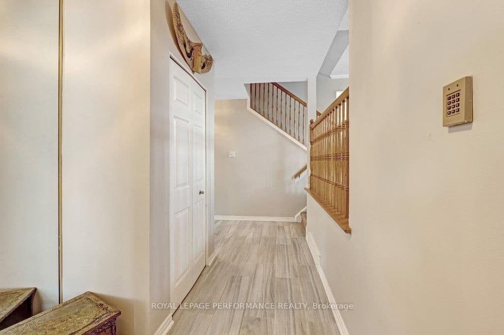 1587 Maxime Street, Ottawa, ON — photo 3