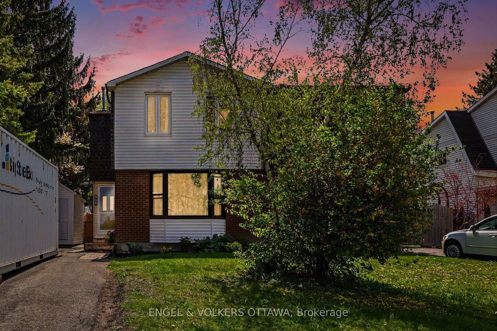 900 Borland Drive, Ottawa, ON