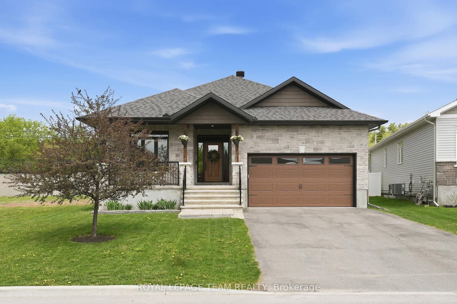 757 Meadowridge Circle, Carp, ON