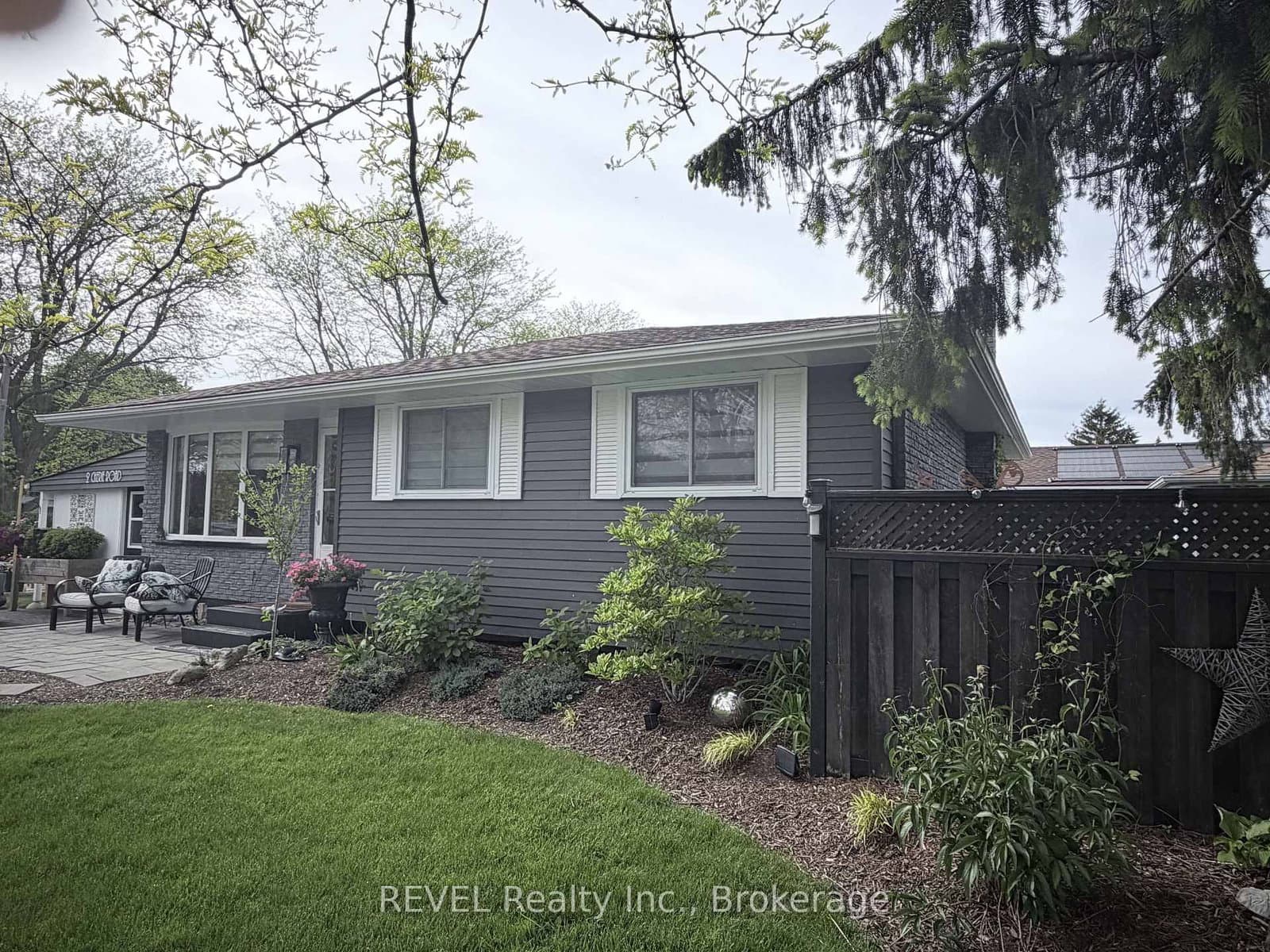 2 Cherie Road, St. Catharines, ON — photo 2