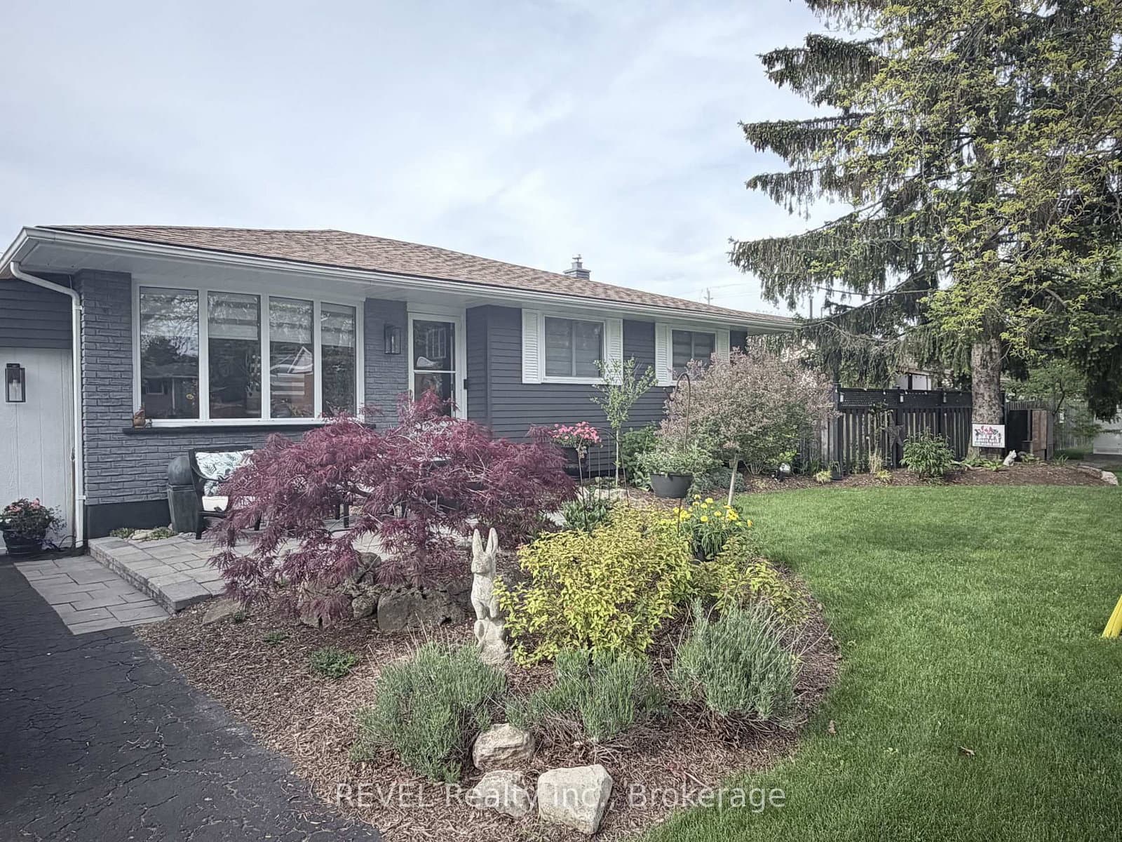 2 Cherie Road, St. Catharines, ON — photo 3