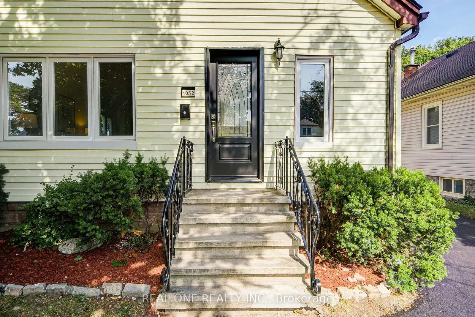 4052 St James Avenue, Niagara Falls, ON — photo 2