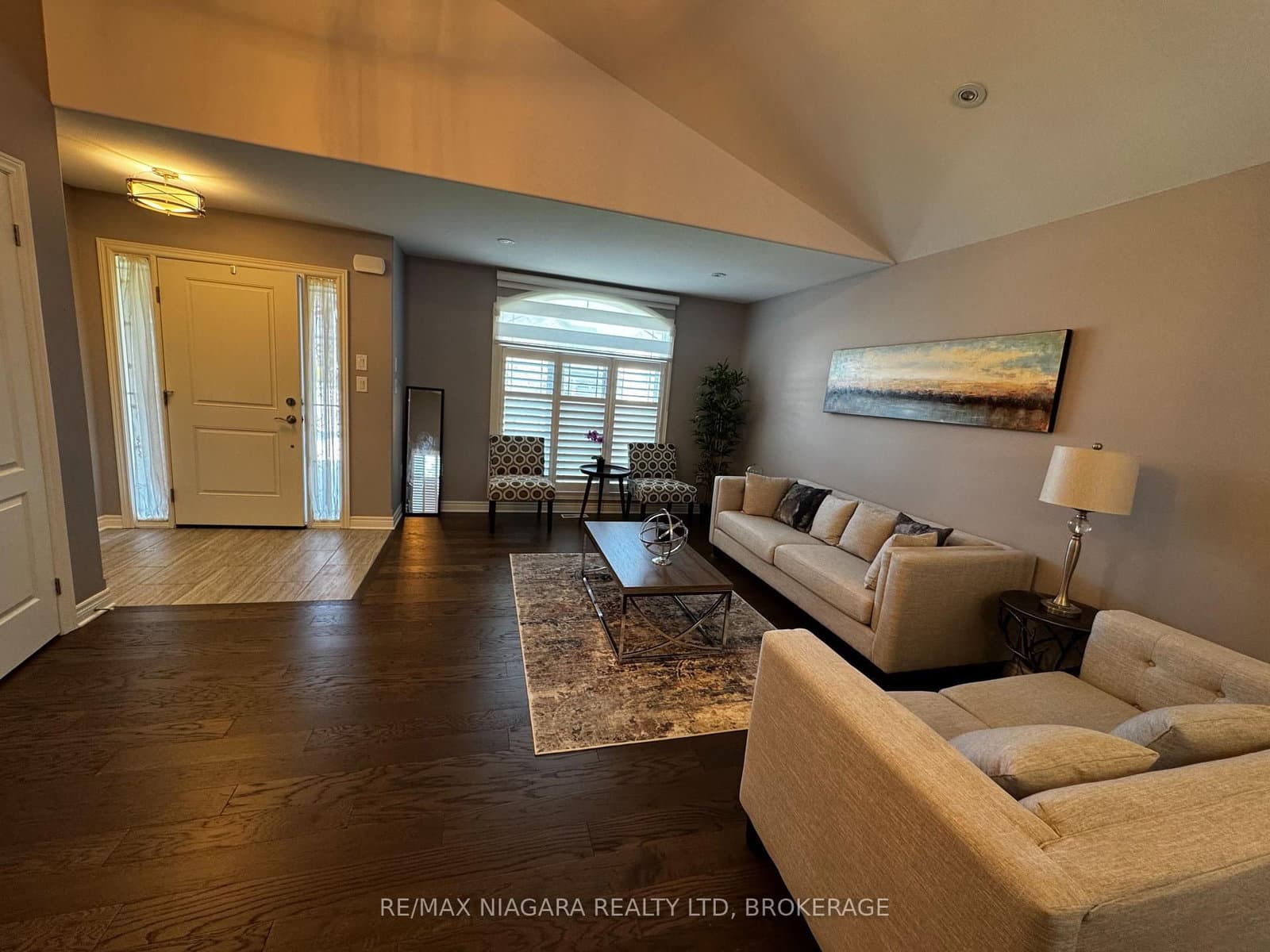 6352 Sam Lorfida Drive, Niagara Falls, ON — photo 2