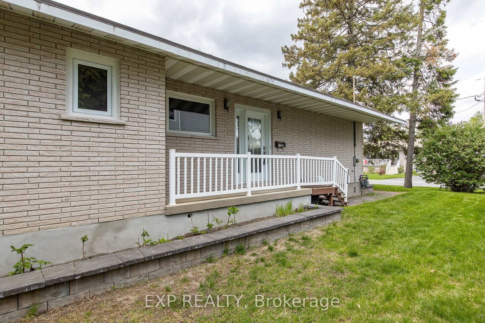 1642 Valmarie Avenue, Ottawa, ON — photo 2