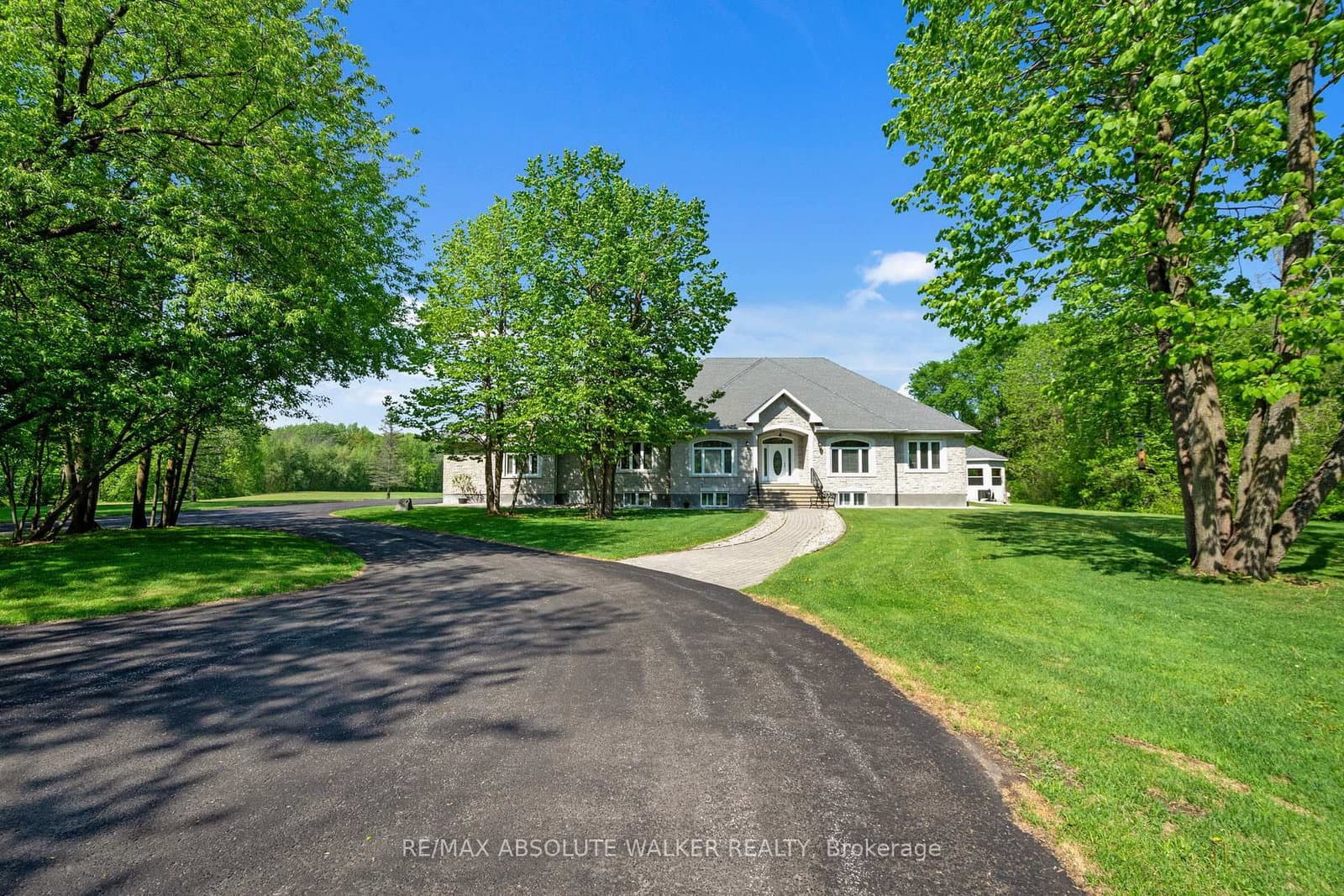 2501 Kearns Way, Greely, ON