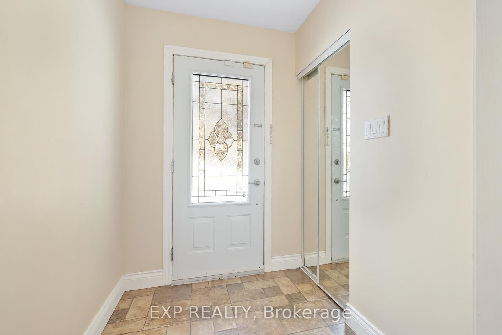 888 CHARLESWOOD Avenue, Ottawa, ON — photo 3