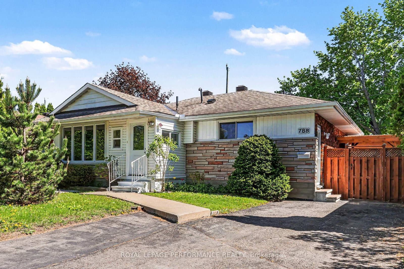 788 Dickens Avenue, Ottawa, ON