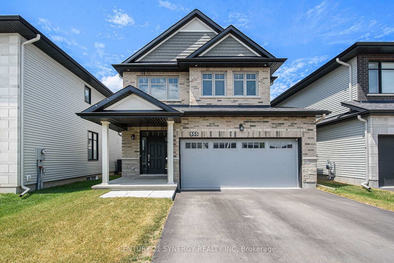 555 Bobolink Ridge, Ottawa, ON