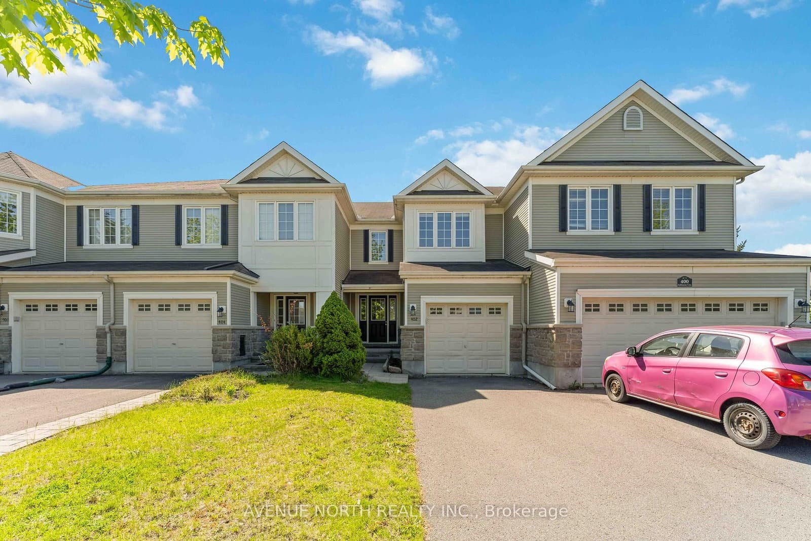 402 Ashbourne Crescent, Ottawa, ON