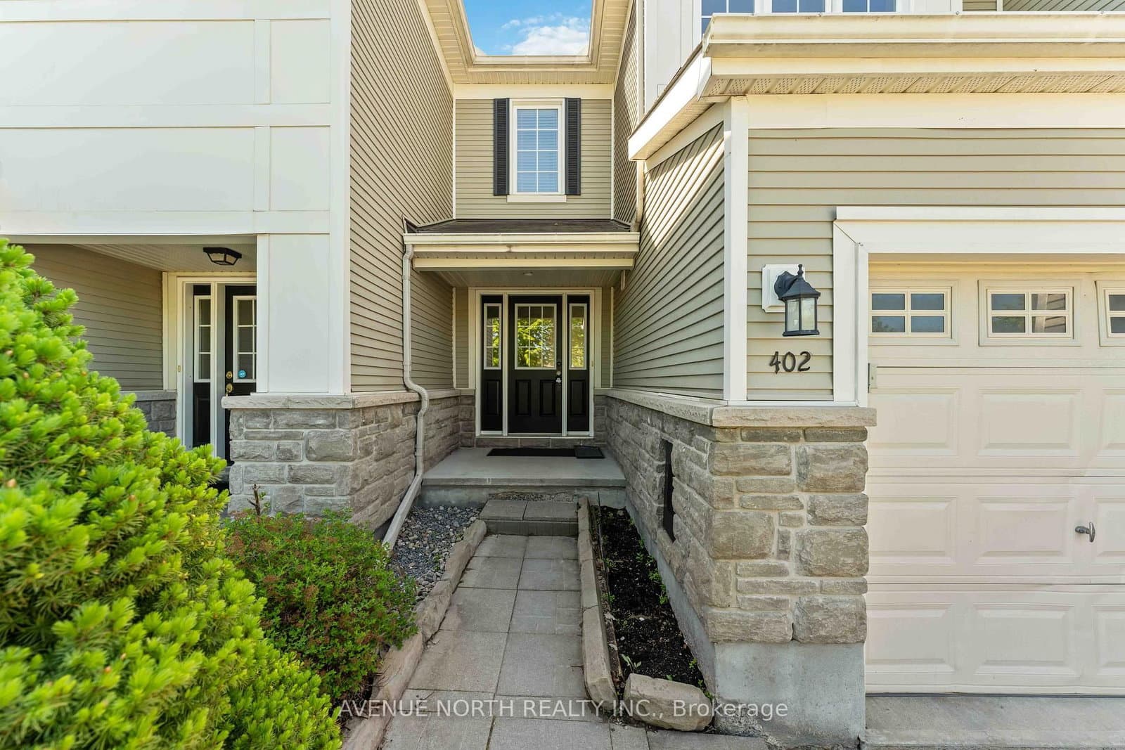 402 Ashbourne Crescent, Ottawa, ON — photo 2