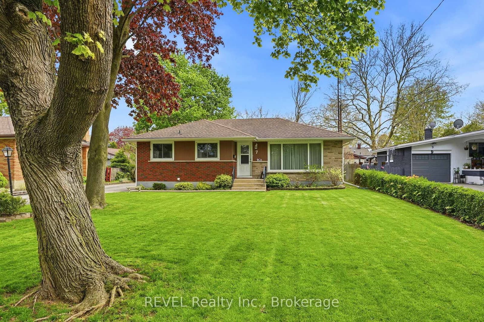 7 Brucedale Avenue, St. Catharines, ON — photo 2