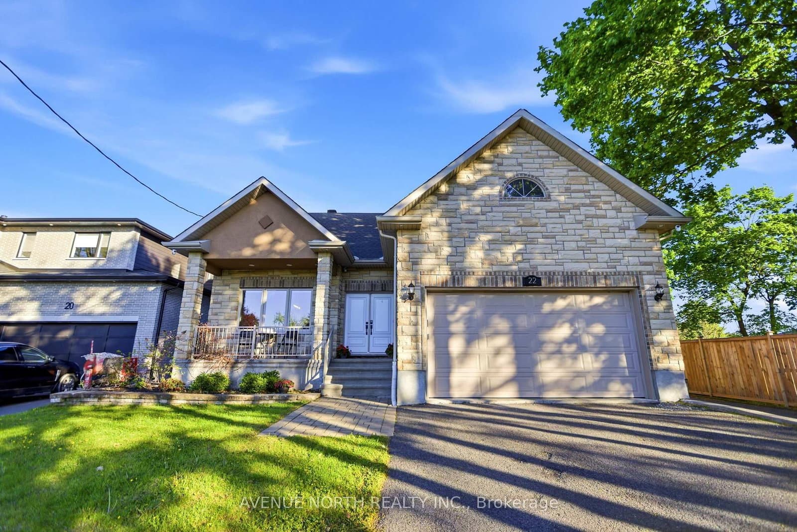 22 Kemp Drive, Ottawa, ON