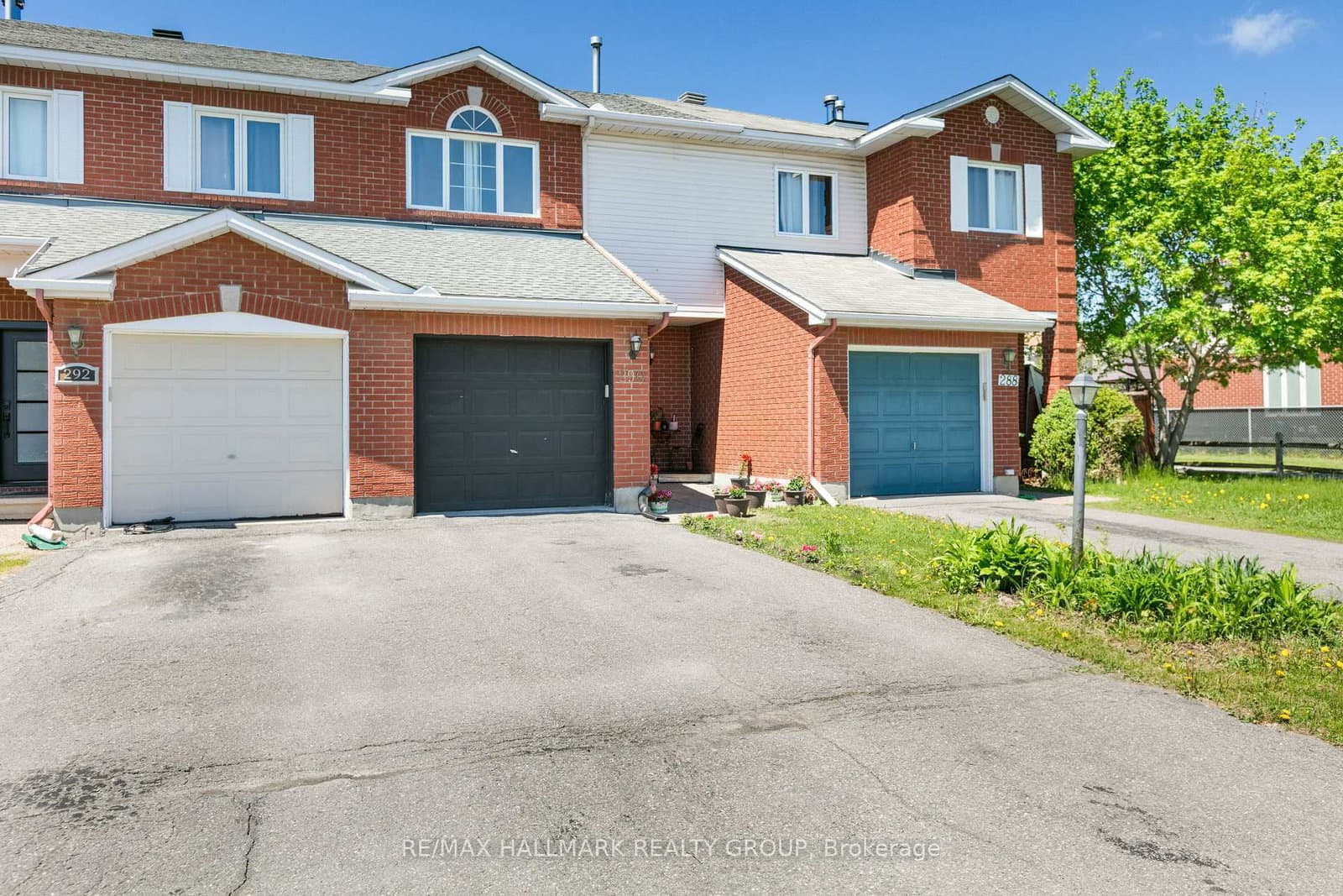 290 Stoneway Drive, Ottawa, ON