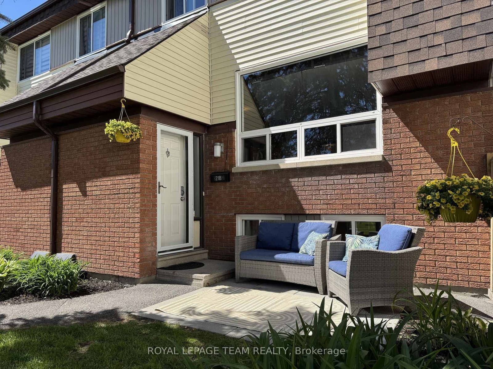 B - 21 Woodvale Green, Ottawa, ON — photo 3