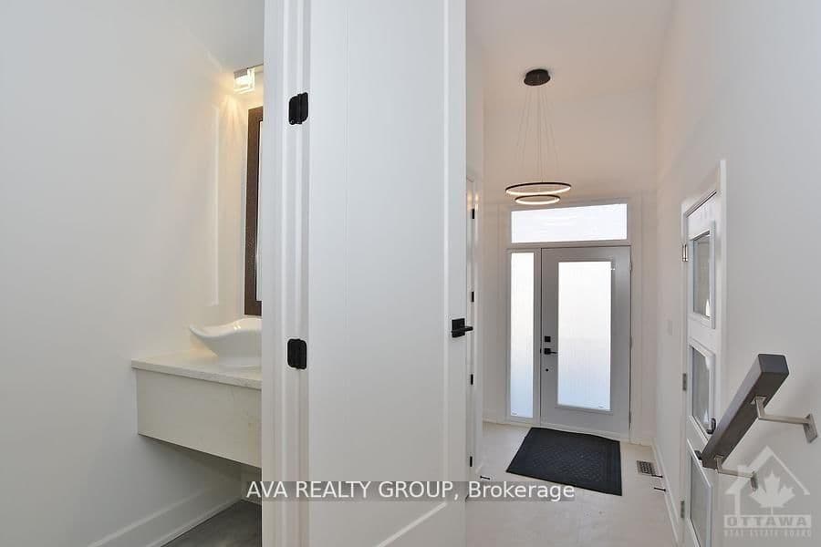 0 - 18 Gould Street, Ottawa, ON — photo 2