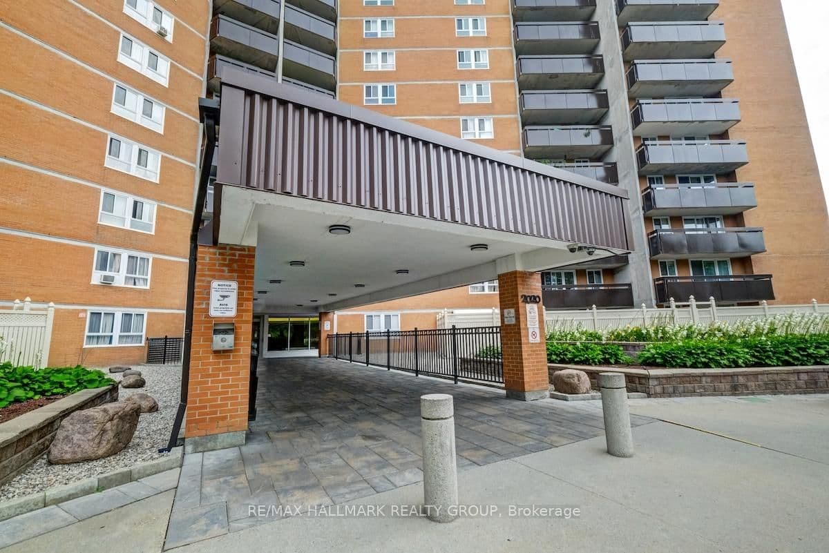 414 - 2020 Jasmine Crescent, Ottawa, ON — photo 2