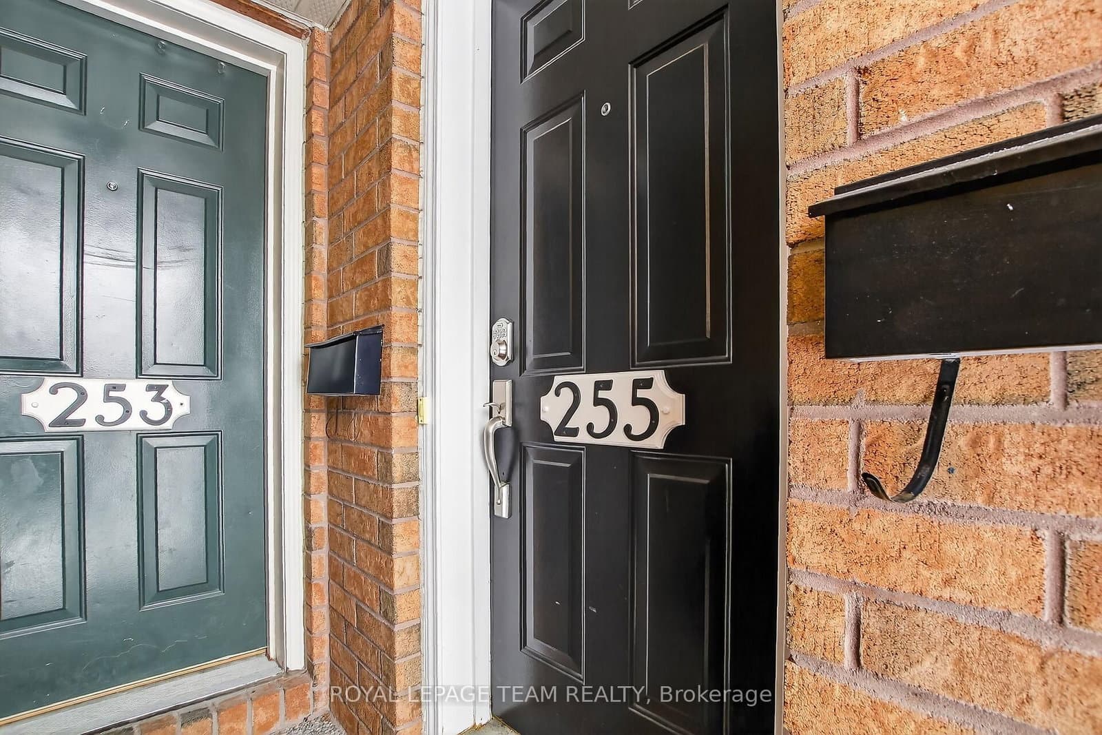 255 Deercroft Avenue, Ottawa, ON — photo 2