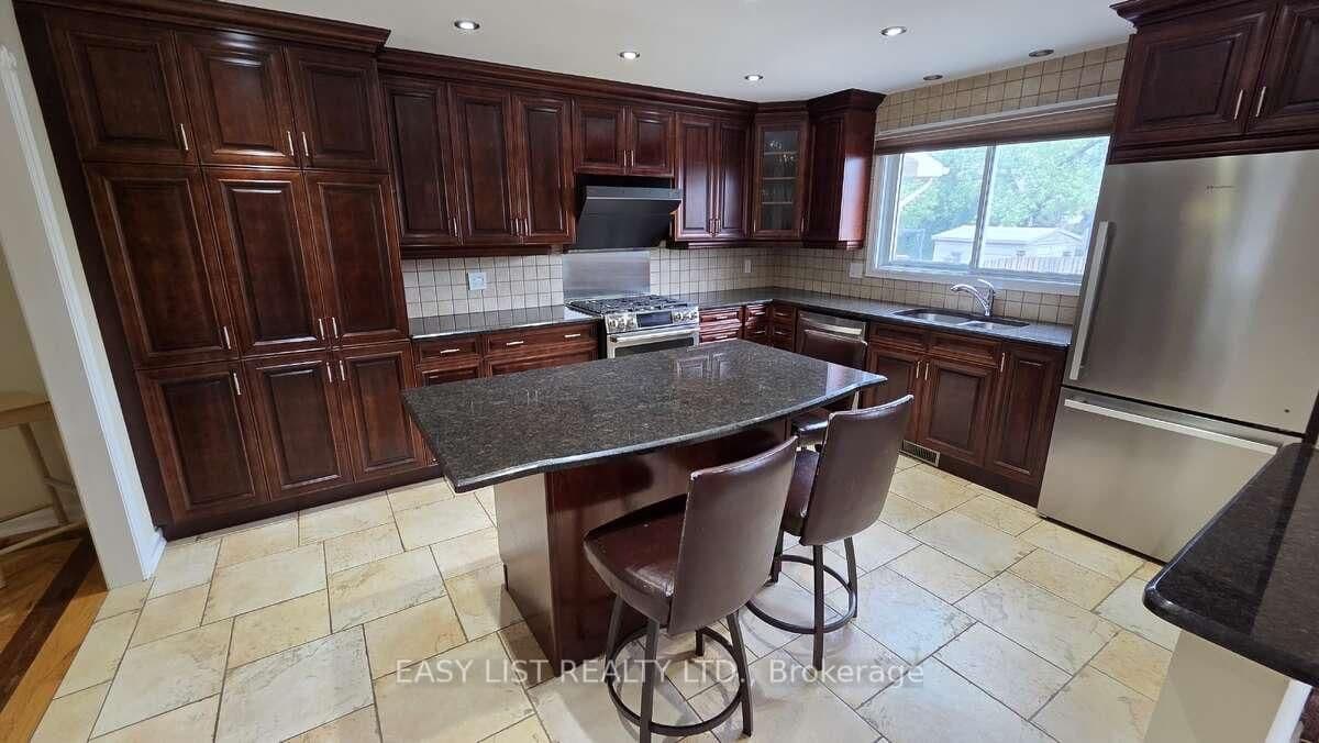 35 Ivylea Street, Ottawa, ON — photo 2
