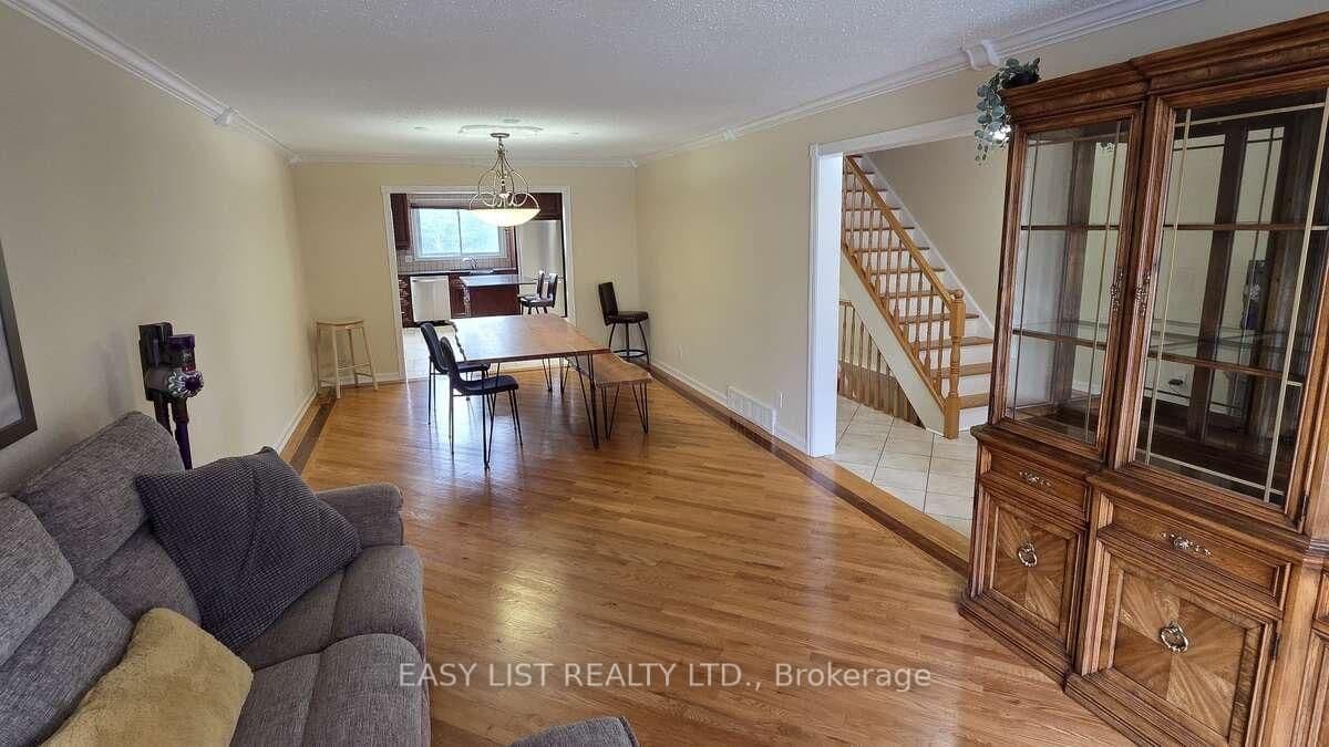 35 Ivylea Street, Ottawa, ON — photo 3