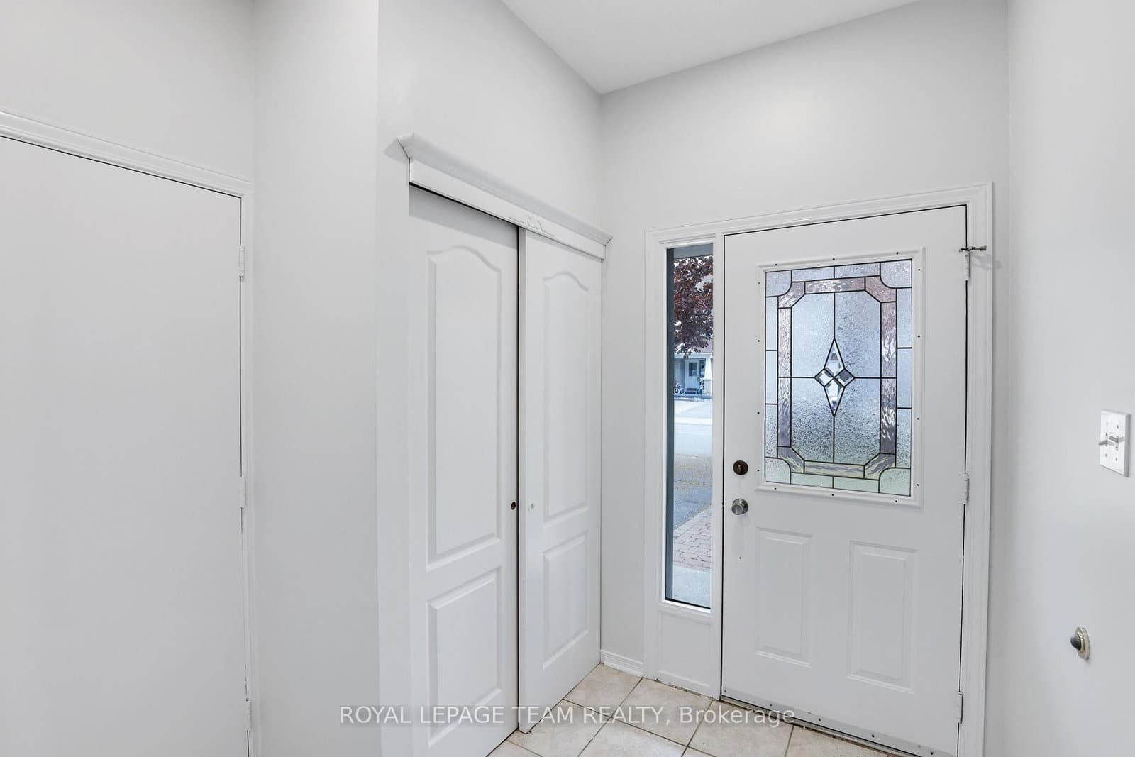4 Windhurst Drive, Ottawa, ON — photo 3