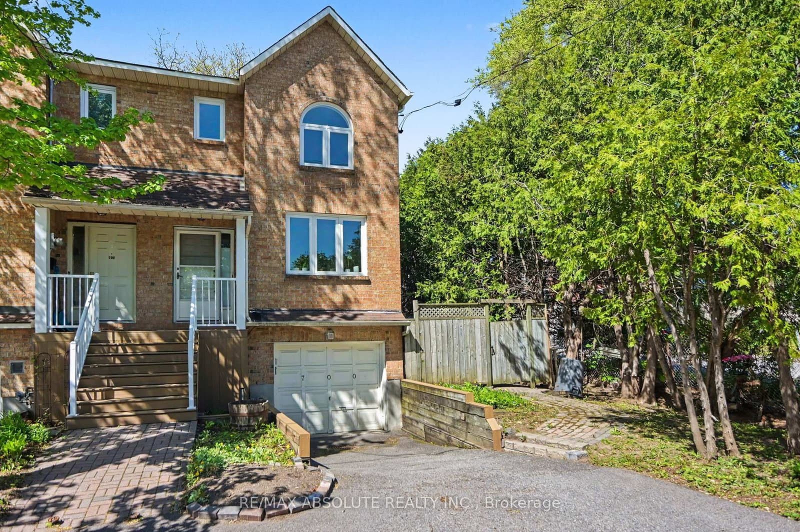 700 Tweesdmuir Avenue, Ottawa, ON — photo 2