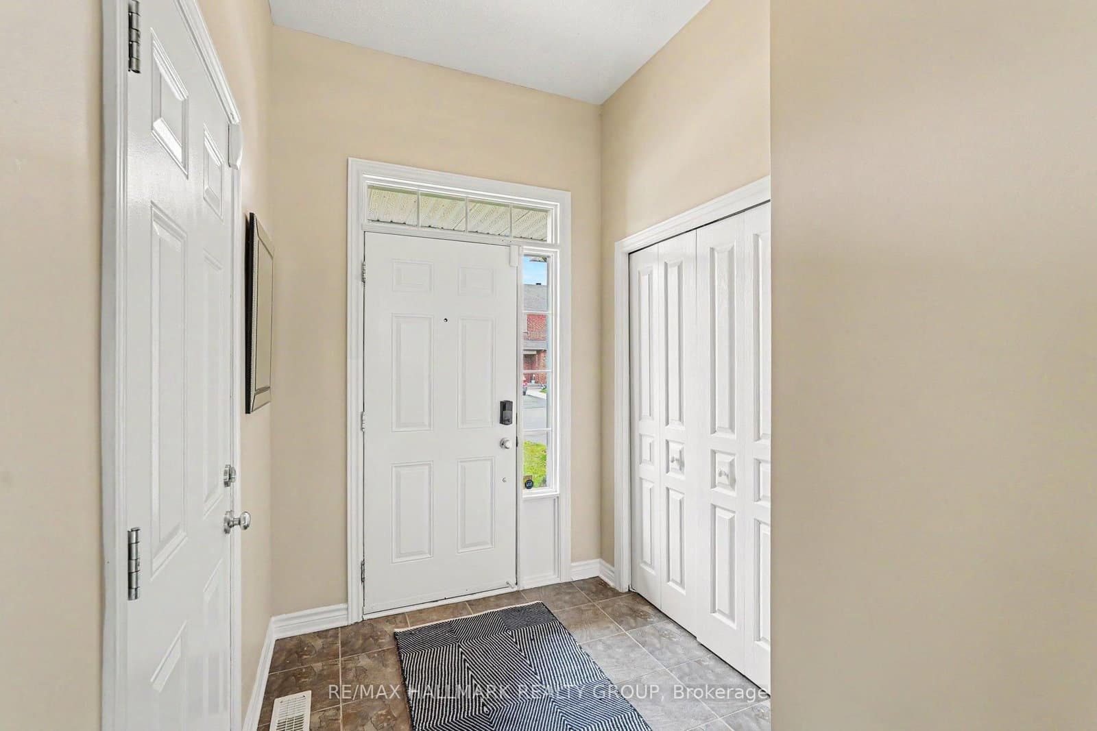 1433 Comfrey Crescent, Ottawa, ON — photo 2