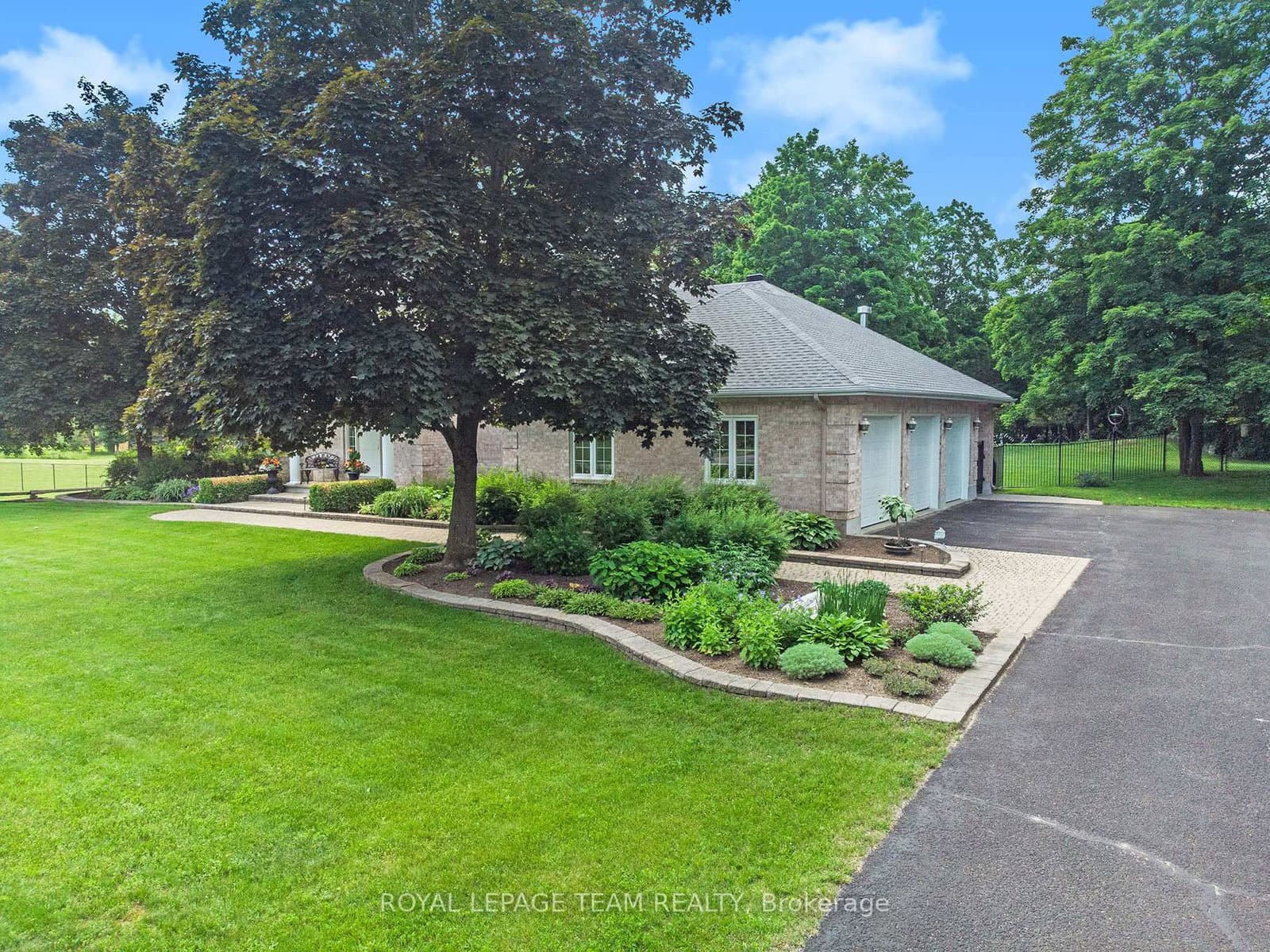 105 MARGARET ANNE Drive, Carp, ON — photo 3