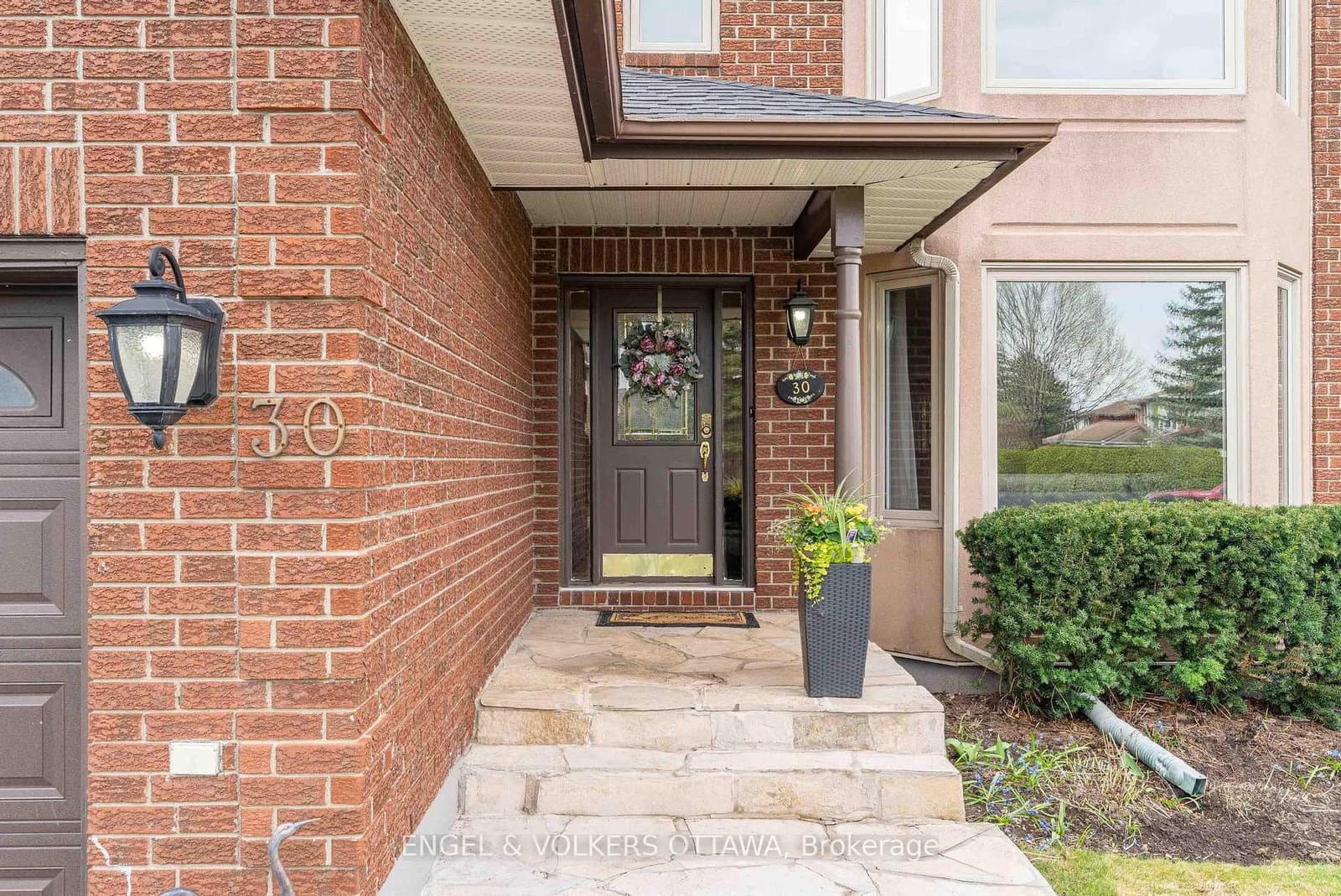 30 Huntings End Avenue, Kanata, ON — photo 2