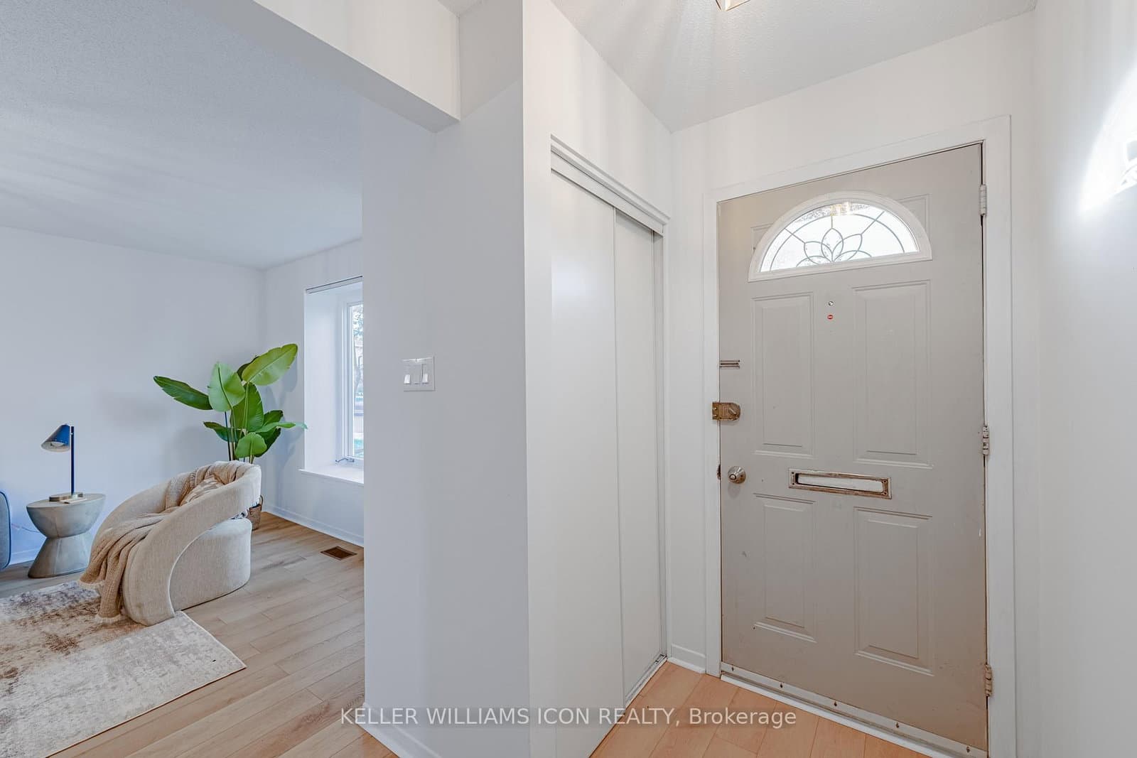 968 Meadowlands Drive, Ottawa, ON — photo 2