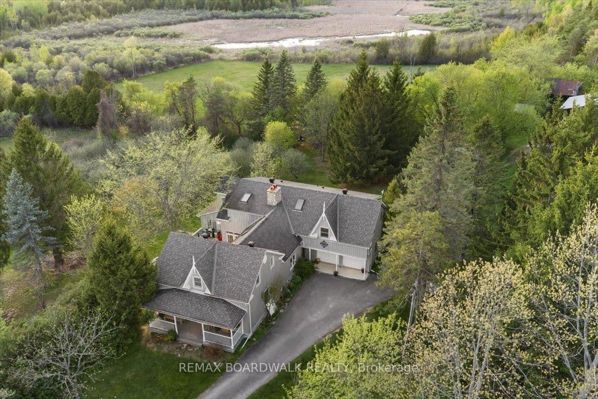 2464 Scrivens Drive, Metcalfe, ON — photo 2