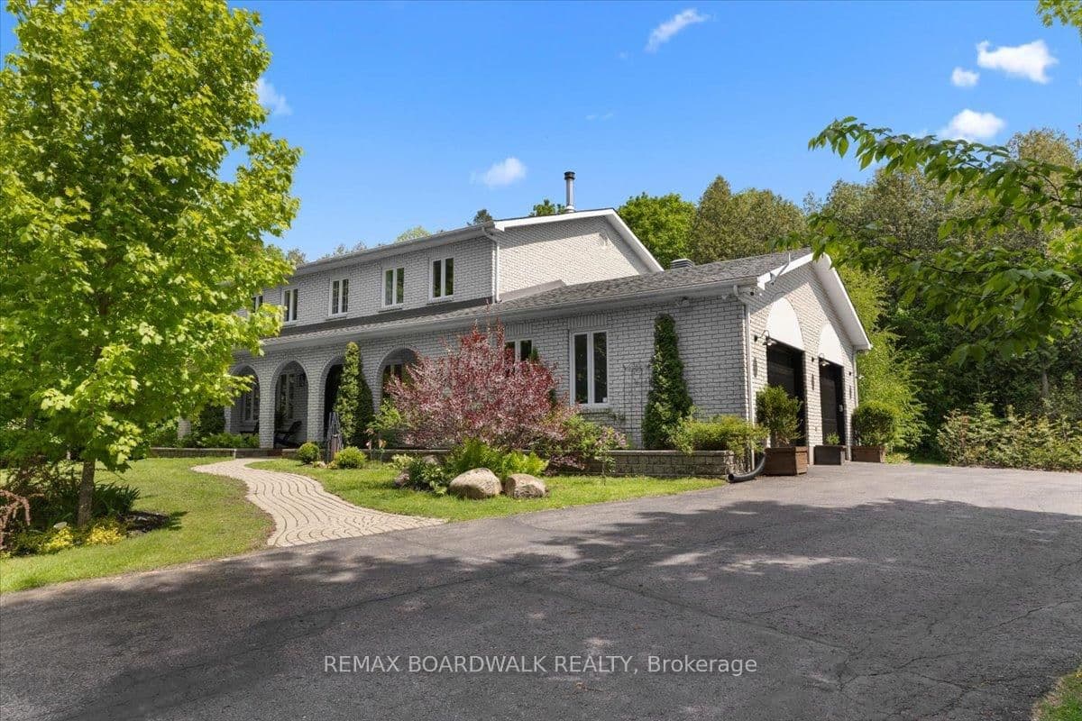 8128 MILES Crescent, Metcalfe, ON — photo 1