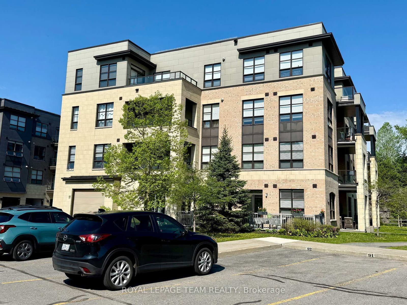 302 - 100 Montblanc Private, Ottawa, ON