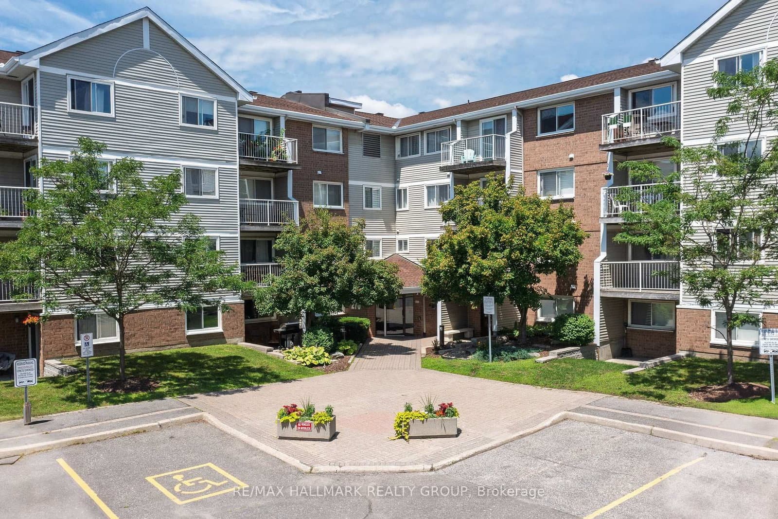 270 Brittany Drive, Ottawa, ON